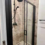 Unexpected Historical - & Quiet Lägenhet Bukarest