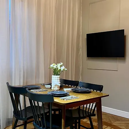 Unexpected Historical - & Quiet Apartament