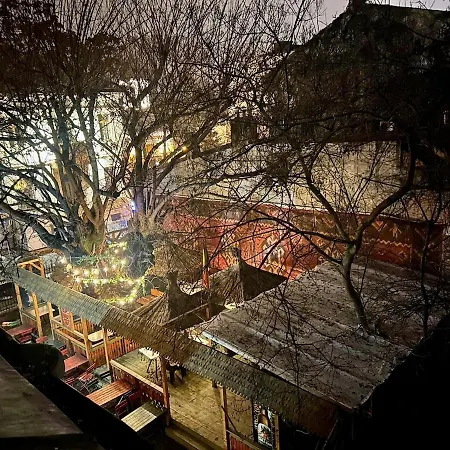 Unexpected Historical - & Quiet Bucureşti