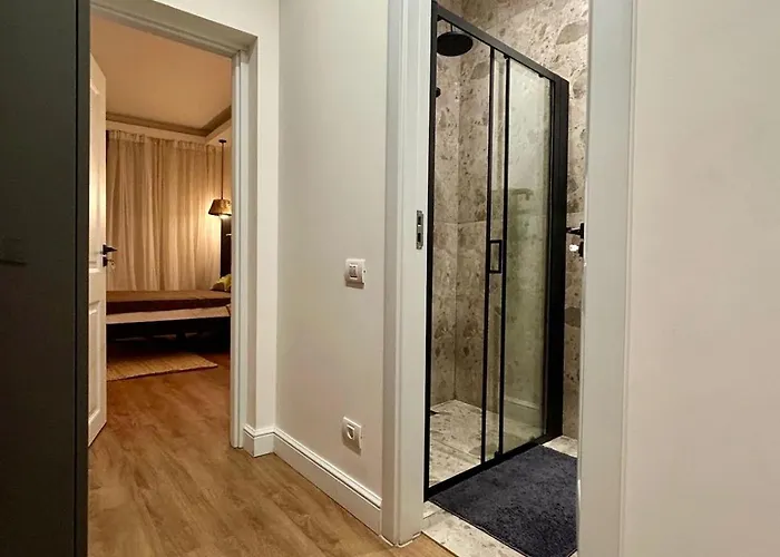 Unexpected Historical - & Quiet Apartment *
