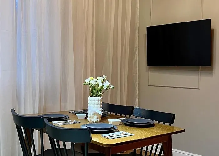 Unexpected Historical - & Quiet Apartman